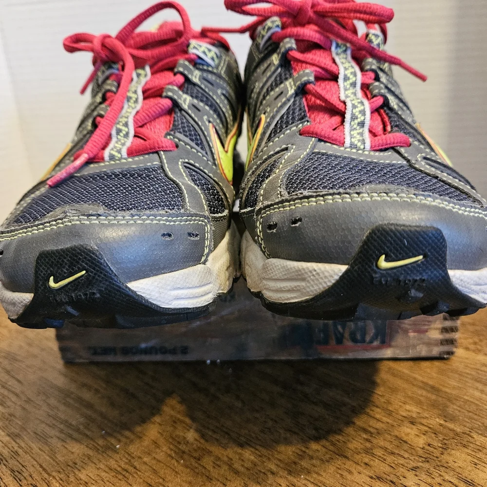 Nike Trail Alvord Size 8 Women's Gray and Pink Athletic Shoes - Picture 5 of 12